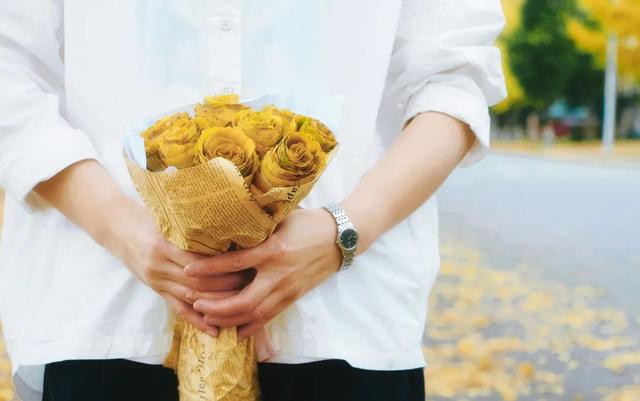 落叶缓扫，诗意长留！彭州的秋天被“绣”在了大地上