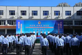 辽宁朝阳公安集中销毁一批非法枪支、管制刀具图片