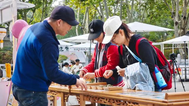 “今天我去栖霞山了！”