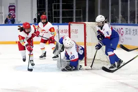 2025年女子冰球世锦赛开赛 中国队首战负于斯洛伐克队图片
