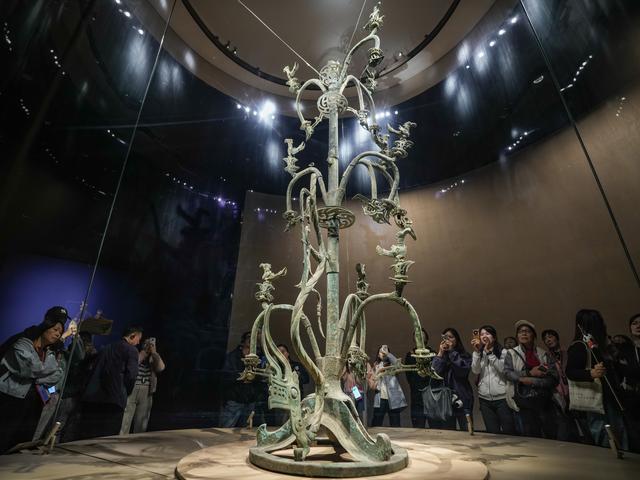 新时代中国调研行之文化中华｜文物的“新展厅”：三星堆文创潮玩的出圈密码