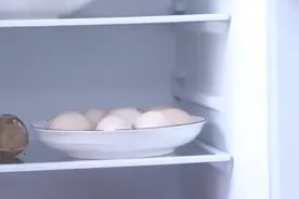 鸡蛋该不该放冰箱，看完涨知识了图片