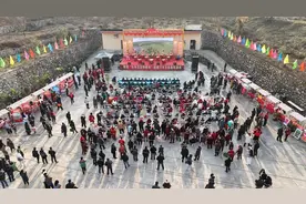 宜都：家门口“赶大集” 烟火气里迎新春图片