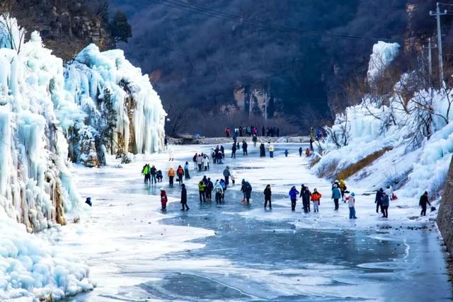 出片率100%！北京震撼冰瀑奇观上线，游客慕“冰”而来