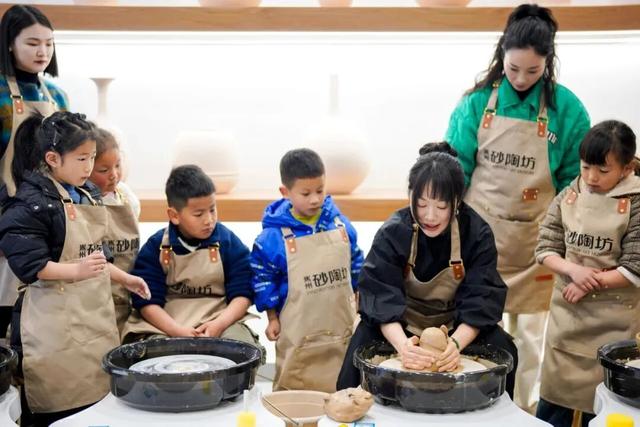 探索之旅 | 漫步天皇寺、探访砂陶坊!跟着大理“喜林苑”创始人林登游越西