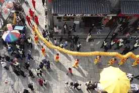 杭州瓶窑古镇开启“二月二祥龙闹春”民俗踩街活动图片