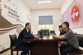 初中同学共同创业成百万“网红”  “分家”时因账号纠纷对簿公堂图片