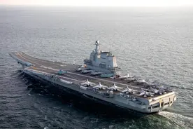 台军紧盯：山东舰穿越台湾海峡图片