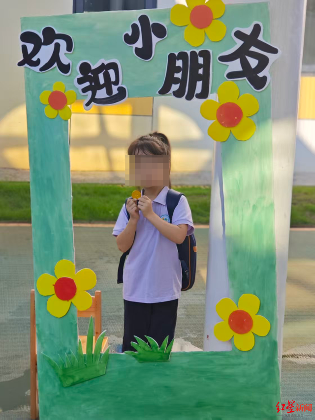 5岁女童被水泥杆砸中不幸身亡 家属：杆上有明确标识和编号，望尽快查清所属单位