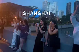 凌晨四点的乍浦路桥“机场”，那些等待火烧云的人图片