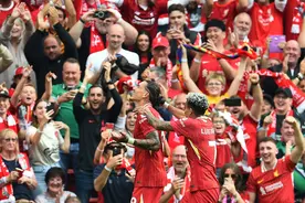 （体育）足球——英超：利物浦胜伯恩茅斯图片