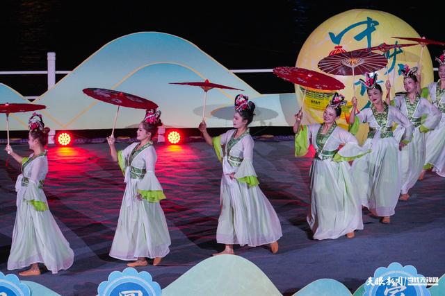 组图 | 国庆夜，铜仁诗歌会万人空巷！