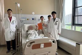 六旬男子睡醒后竟偏瘫失语，医生紧急取栓打开生命通路图片