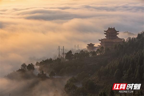 湖南洪江区：云端之上，定格云海日出的诗意画卷