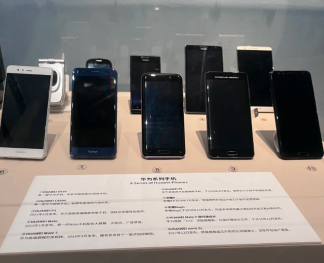 深圳博物馆玻璃罩里的这些“破烂”，看哭千万打工人！