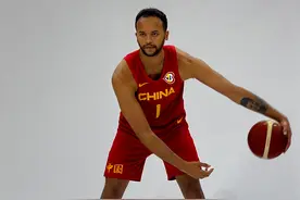 李凯尔晒国家队1号战袍：世界杯前最后一场热身加油图片