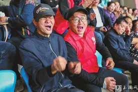 周末到玉溪看比赛丨盲人球迷现场听见中超图片