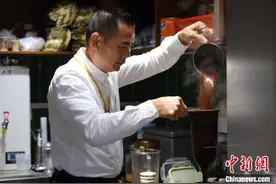 探访百年老街中英街：港式风情街区新貌吸引市民游客图片
