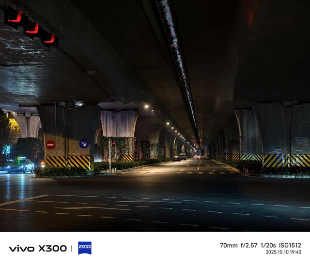 完美小屏影像旗舰！vivo X300手机评测：随手一拍就有德味 高阶技巧信手拈来