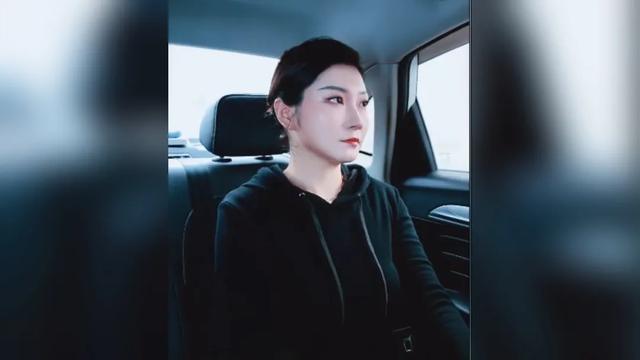 “孕妇泰国坠崖案”将开庭，当事人再曝细节，案发十天后男方母亲带人拿光家中财物，王暖暖：当时我还在ICU抢救