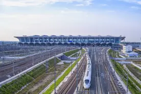 郑州航空港站增开列车，中秋来港区出行“很Chill”图片
