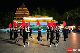 27支队伍展开角逐 2023年保亭激情广场健身操舞大赛开赛图片