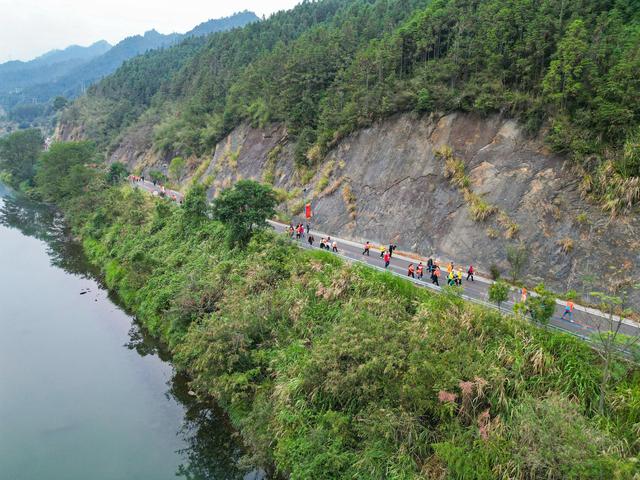 千名选手逐山水越瑶寨，打卡“全球最长高山索道”