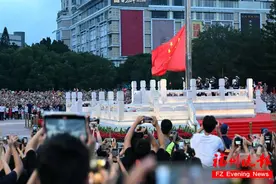 深情告白！五一广场国庆升国旗仪式今晨举行！现场人从众……图片