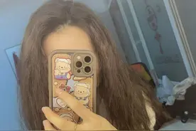 山东一女子花二三十元网购材料给全家锡纸烫：儿子一头锡纸哭着说“变恐龙了”图片