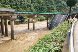 （突发事件）陕西柞水县突发暴雨山洪导致一公路桥梁垮塌 目前11人遇难图片