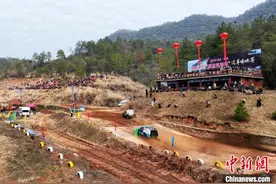百余赛车手湖北远安上演“越野狂飙”图片