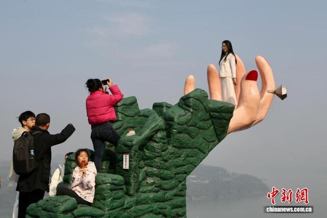 冬日暖阳好时光 三峡库区沿江小镇成近郊游热门目的地