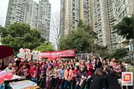 龙城社区开展水拓丝巾手工制作活动图片