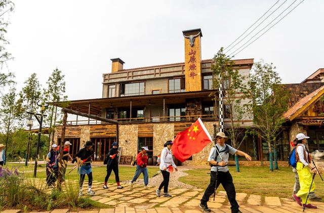 武汉江夏新添户外运动村，首日迎客上万，地铁直达还免费开放