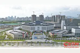 华附知识城校区迎首届初一新生 明年高一招8个班图片