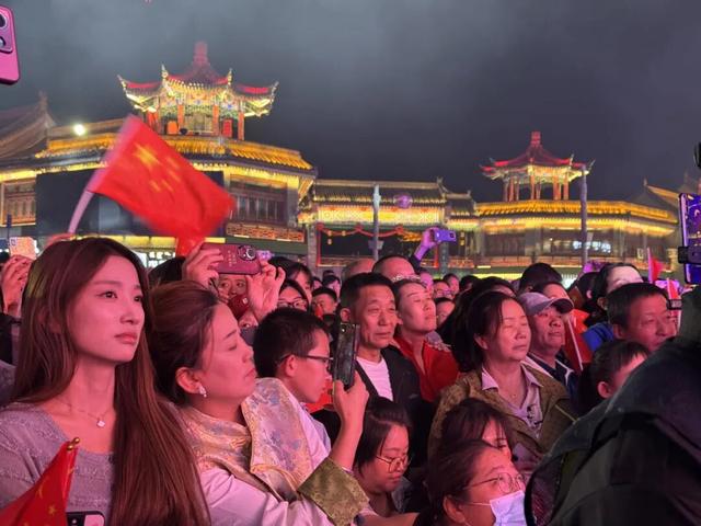 国庆首日直击：全城都是音乐节现场，这也太过瘾了！