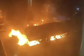 事发上海浦东一小区！非机动车停车区域凌晨起火，还引燃了一辆轿车图片