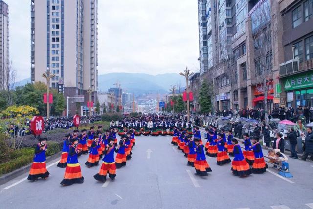 【冬季暖阳 凉山不凉】点燃全场！越西达体舞展演活动精彩上演