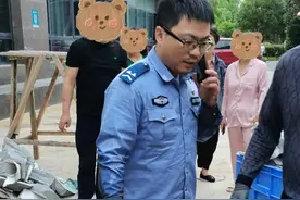 一名女子掉进化粪池！紧急时刻，有人跳了进去！图片