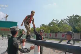 焦点访谈丨听说这种硬核“体育”课，孩子们淋雨也想上图片