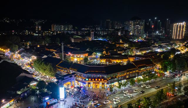 荷城夜经济带动夏日烟火气