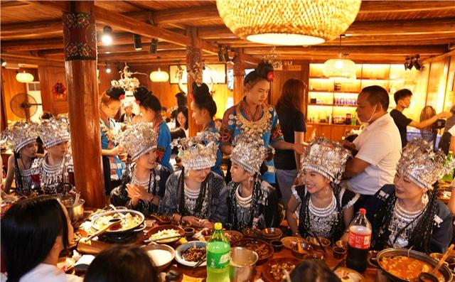 山水秘境·多彩黔行｜36位“国际文旅体验官”齐聚贵州 引爆“China Travel”旅游新热点