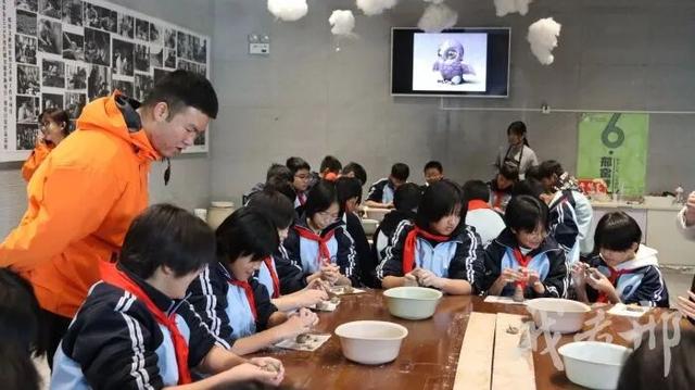 沙河百余名学子走进邢窑文化旅游区