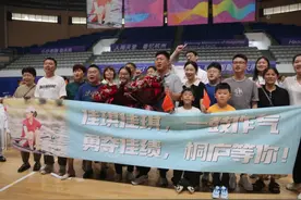 桐庐姑娘邹佳琪在“家门口”夺冠 父亲心疼她的手图片