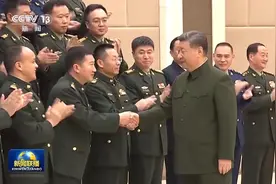 习近平春节前夕视察慰问部队 向全体人民解放军指战员武警部队官兵军队文职人员预备役人员和民兵致以新春祝福图片