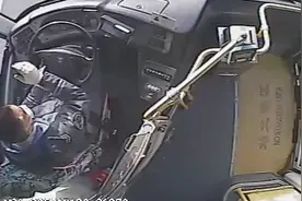 诚载美好见微知著，城阳巴士驾驶员礼让斑马线暖人心图片