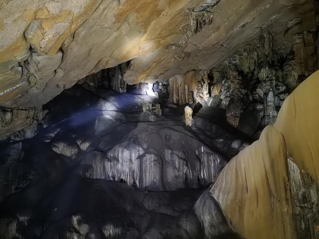 修文县小箐镇合兴村：探秘紫江熬硝洞