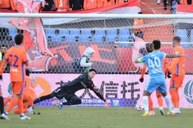 中超|山东泰山0：0河南，泰山队替补门将于金永表现神勇图片