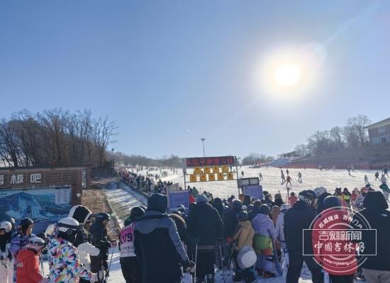 雪假“燃”动庙香山！亲子冰雪热潮解锁冬日欢乐