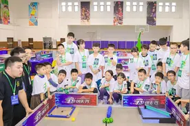 一场精彩的机器人大赛在佛山举办，近200支少年儿童队伍同台竞技图片